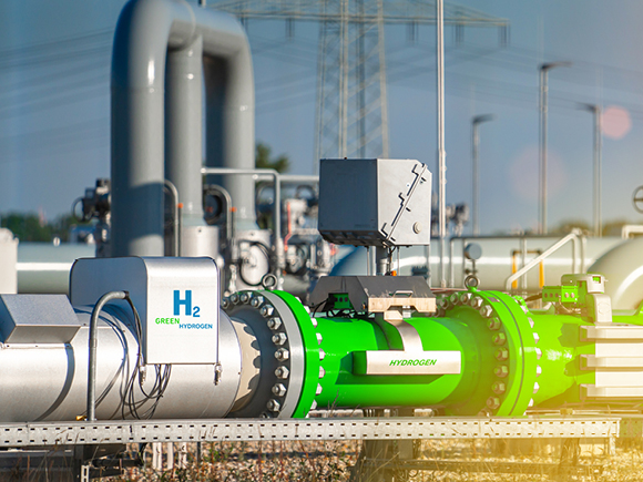 Wasserstoffleitung mit der Aufschrift H2 Green Hydrogen