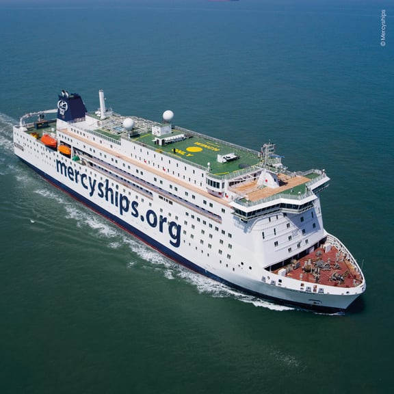 Das Hospitalschiff Global Mercy auf hoher See